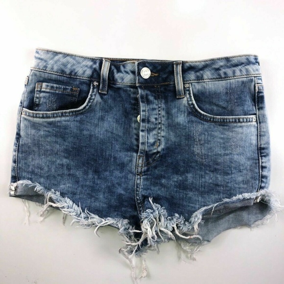 FOREVER 21 Pants - Forever 21 Raw Edge Hem Denim Shorts AA06